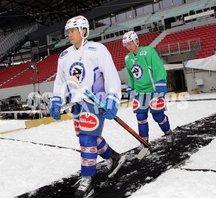 EBEL. Eishockey Bundesliga. Freiluftderby KAC gegen VSV. Jason Krog (VSV). Klagenfurt, Woerthersee Stadion, am 2.1.2015.
Foto: Kuess
---
pressefotos, pressefotografie, kuess, qs, qspictures, sport, bild, bilder, bilddatenbank