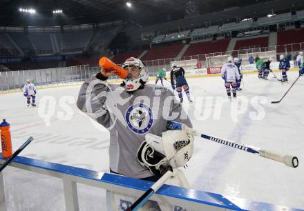 EBEL. Eishockey Bundesliga. Freiluftderby KAC gegen VSV. Training. Jean Philippe Lamoureux (VSV). Klagenfurt, Woerthersee Stadion, am 2.1.2015.
Foto: Kuess
---
pressefotos, pressefotografie, kuess, qs, qspictures, sport, bild, bilder, bilddatenbank