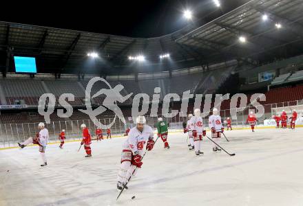 EBEL. Eishockey Bundesliga. Freiluftderby KAC gegen VSV. Training.  (KAC). Klagenfurt, Woerthersee Stadion, am 2.1.2015.
Foto: Kuess
---
pressefotos, pressefotografie, kuess, qs, qspictures, sport, bild, bilder, bilddatenbank