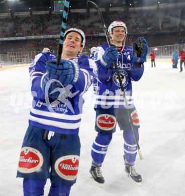 EBEL. Eishockey Bundesliga. Freiluftderby KAC gegen VSV. Jubel Patrick Platzer, Philipp Siutz (VSV). Klagenfurt, Woerthersee Stadion, am 3.1.2015.
Foto: Kuess
---
pressefotos, pressefotografie, kuess, qs, qspictures, sport, bild, bilder, bilddatenbank