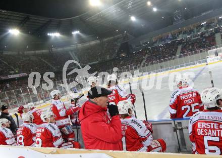 EBEL. Eishockey Bundesliga. Freiluftderby KAC gegen VSV.  Trainer Doug Mason (KAC). Klagenfurt, Woerthersee Stadion, am 3.1.2015.
Foto: Kuess
---
pressefotos, pressefotografie, kuess, qs, qspictures, sport, bild, bilder, bilddatenbank