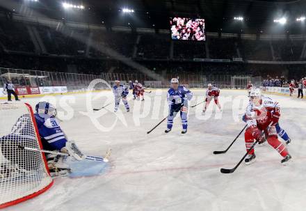 EBEL. Eishockey Bundesliga. Freiluftderby KAC gegen VSV. Patrick Vallant,  (KAC), Thomas Hoeneckl (VSV). Klagenfurt, Woerthersee Stadion, am 3.1.2015.
Foto: Kuess
---
pressefotos, pressefotografie, kuess, qs, qspictures, sport, bild, bilder, bilddatenbank