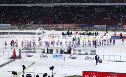 EBEL. Eishockey Bundesliga. Freiluftderby KAC gegen VSV.  Klagenfurt, Woerthersee Stadion, am 3.1.2015.
Foto: Kuess
---
pressefotos, pressefotografie, kuess, qs, qspictures, sport, bild, bilder, bilddatenbank