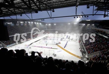 EBEL. Eishockey Bundesliga. Freiluftderby KAC gegen VSV. Fans. Klagenfurt, Woerthersee Stadion, am 3.1.2015.
Foto: Kuess
---
pressefotos, pressefotografie, kuess, qs, qspictures, sport, bild, bilder, bilddatenbank