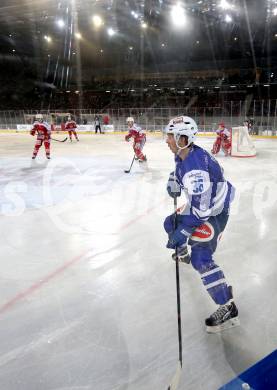 EBEL. Eishockey Bundesliga. Freiluftderby KAC gegen VSV. Marco Pewal (VSV). Klagenfurt, Woerthersee Stadion, am 3.1.2015.
Foto: Kuess
---
pressefotos, pressefotografie, kuess, qs, qspictures, sport, bild, bilder, bilddatenbank