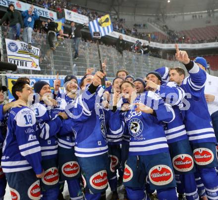 EBEL. Eishockey Bundesliga. Freiluftderby KAC gegen VSV.  Selfie. Fans (VSV). Klagenfurt, Woerthersee Stadion, am 3.1.2015.
Foto: Kuess
---
pressefotos, pressefotografie, kuess, qs, qspictures, sport, bild, bilder, bilddatenbank