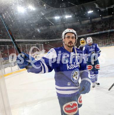 EBEL. Eishockey Bundesliga. Freiluftderby KAC gegen VSV. Jubel Klemen Pretnar (VSV). Klagenfurt, Woerthersee Stadion, am 3.1.2015.
Foto: Kuess
---
pressefotos, pressefotografie, kuess, qs, qspictures, sport, bild, bilder, bilddatenbank