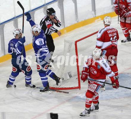 EBEL. Eishockey Bundesliga. Freiluftderby KAC gegen VSV. Torjubel Darren Haydar, Jason Krog (VSV). Klagenfurt, Woerthersee Stadion, am 3.1.2015.
Foto: Kuess
---
pressefotos, pressefotografie, kuess, qs, qspictures, sport, bild, bilder, bilddatenbank