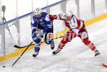 EBEL. Eishockey Bundesliga. Freiluftderby KAC gegen VSV. Jason Desantis, (KAC), Jason Krog  (VSV). Klagenfurt, Woerthersee Stadion, am 3.1.2015.
Foto: Kuess
---
pressefotos, pressefotografie, kuess, qs, qspictures, sport, bild, bilder, bilddatenbank