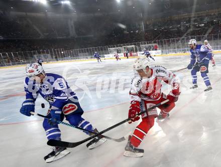 EBEL. Eishockey Bundesliga. Freiluftderby KAC gegen VSV. Patrick Vallant,  (KAC), Eric Hunter (VSV). Klagenfurt, Woerthersee Stadion, am 3.1.2015.
Foto: Kuess
---
pressefotos, pressefotografie, kuess, qs, qspictures, sport, bild, bilder, bilddatenbank