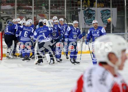 EBEL. Eishockey Bundesliga. Freiluftderby KAC gegen VSV. Jubel (VSV). Klagenfurt, Woerthersee Stadion, am 3.1.2015.
Foto: Kuess
---
pressefotos, pressefotografie, kuess, qs, qspictures, sport, bild, bilder, bilddatenbank