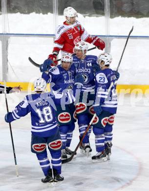 EBEL. Eishockey Bundesliga. Freiluftderby KAC gegen VSV. Torjubel Marco Pewal, Geoff Waugh, Darren Haydar, Jason Krog (VSV). Klagenfurt, Woerthersee Stadion, am 3.1.2015.
Foto: Kuess
---
pressefotos, pressefotografie, kuess, qs, qspictures, sport, bild, bilder, bilddatenbank