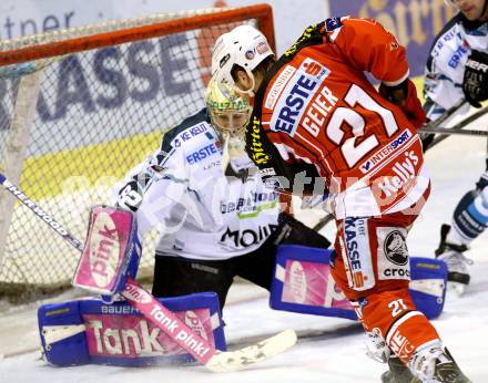 EBEL. Eishockey Bundesliga. KAC gegen EHC LIWEST Linz. Manuel Geier,  (KAC), Thomas Dechel (Linz). Klagenfurt, am 6.1.2015.
Foto: Kuess 

---
pressefotos, pressefotografie, kuess, qs, qspictures, sport, bild, bilder, bilddatenbank