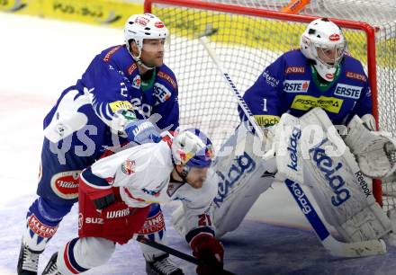 EBEL. Eishockey Bundesliga. EC VSV gegen EC Red Bull Salzburg. Cole Jarrett, Jean Philippe Lamoureux,  (VSV), Brett Sterling (Salzburg). Villach, am 9.1.2015.
Foto: Kuess 


---
pressefotos, pressefotografie, kuess, qs, qspictures, sport, bild, bilder, bilddatenbank