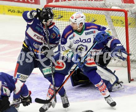 EBEL. Eishockey Bundesliga. EC VSV gegen SAPA Fehervar AV19. Benjamin Petrik,  (VSV), Arnold Varga (Alba Volan). Villach, am 11.1.2015.
Foto: Kuess 


---
pressefotos, pressefotografie, kuess, qs, qspictures, sport, bild, bilder, bilddatenbank