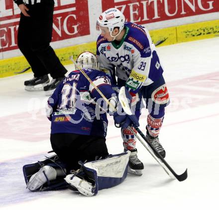 EBEL. Eishockey Bundesliga. EC VSV gegen SAPA Fehervar AV19.  Patrick Platzer, (VSV), Miklos Rajna (Alba Volan). Villach, am 11.1.2015.
Foto: Kuess 


---
pressefotos, pressefotografie, kuess, qs, qspictures, sport, bild, bilder, bilddatenbank