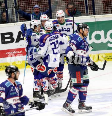 EBEL. Eishockey Bundesliga. EC VSV gegen SAPA Fehervar AV19. Torjubel  (VSV). Villach, am 11.1.2015.
Foto: Kuess 


---
pressefotos, pressefotografie, kuess, qs, qspictures, sport, bild, bilder, bilddatenbank