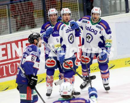 EBEL. Eishockey Bundesliga. EC VSV gegen SAPA Fehervar AV19.  Torjubel Mark Santorelli, Marco Pewal, Cole Jarrett (VSV). Villach, am 11.1.2015.
Foto: Kuess 


---
pressefotos, pressefotografie, kuess, qs, qspictures, sport, bild, bilder, bilddatenbank