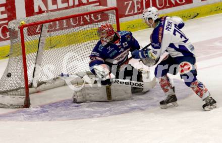 EBEL. Eishockey Bundesliga. EC VSV gegen SAPA Fehervar AV19. Marco Pewal,  (VSV), Christian Engstrand (Alba Volan). Villach, am 11.1.2015.
Foto: Kuess 


---
pressefotos, pressefotografie, kuess, qs, qspictures, sport, bild, bilder, bilddatenbank