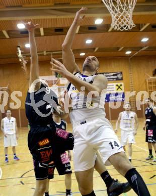 Basketball 2.Bundesliga 2014/15 Grunddurchgang 15.Runde. Radenthein Garnets gegen Mattersburg Rocks. Vjeran Soldo (Radenthein), Tobias Winkler (Mattersburg). Radenthein, 18.1.2015.
Foto: Kuess
---
pressefotos, pressefotografie, kuess, qs, qspictures, sport, bild, bilder, bilddatenbank