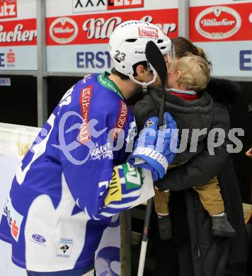 EBEL. Eishockey Bundesliga. EC VSV gegen KAC.  Darren Haydar, Sara, Sohn Liam Joseph  (VSV). Villach, am 18.1.2015.
Foto: Kuess 


---
pressefotos, pressefotografie, kuess, qs, qspictures, sport, bild, bilder, bilddatenbank