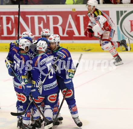 EBEL. Eishockey Bundesliga. EC VSV gegen KAC. Torjubel John Lammers Jason Krog, Gerhard Unterluggauer, Cole Jarrett, Darren Haydar (VSV). Villach, am 18.1.2015.
Foto: Kuess 


---
pressefotos, pressefotografie, kuess, qs, qspictures, sport, bild, bilder, bilddatenbank