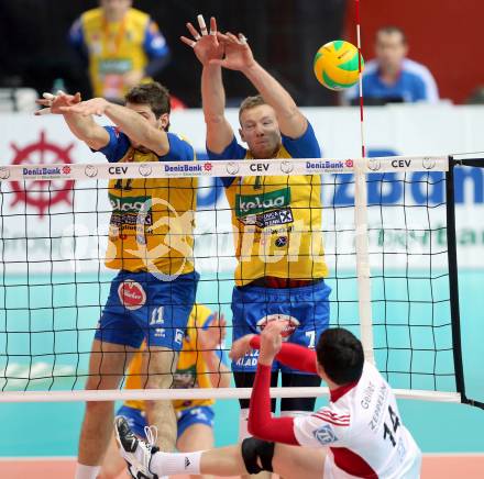 Volleyball. Champions League. SK Posojilnica Aich/Dob gegen VfB Friedrichshafen. Danijel Koncilja, Stanislaw Wawrzynczyk (Aich/Dob). Klagenfurt, 21.1.2015.
Foto: Kuess
---
pressefotos, pressefotografie, kuess, qs, qspictures, sport, bild, bilder, bilddatenbank