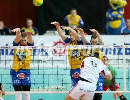 Volleyball. Champions League. SK Posojilnica Aich/Dob gegen VfB Friedrichshafen. Stanislwa Wawrzynczyk, Danijel KOncilja, Stephen Anthony Nash (Aich/Dob). Klagenfurt, 21.1.2015.
Foto: Kuess
---
pressefotos, pressefotografie, kuess, qs, qspictures, sport, bild, bilder, bilddatenbank