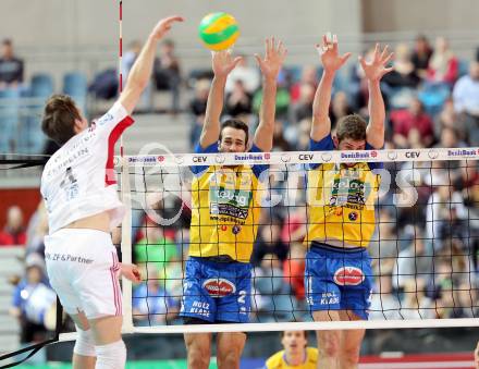 Volleyball. Champions League. SK Posojilnica Aich/Dob gegen VfB Friedrichshafen. Daniel Rocamora Blazquez, Danijel Koncilja (Aich/Dob). Klagenfurt, 21.1.2015.
Foto: Kuess
---
pressefotos, pressefotografie, kuess, qs, qspictures, sport, bild, bilder, bilddatenbank