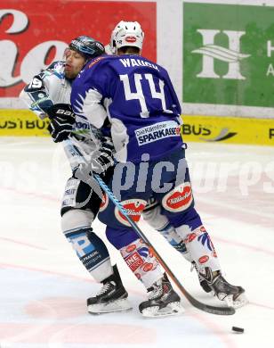 EBEL. Eishockey Bundesliga. EC VSV gegen EHC Liwest Black Wings Linz.  Geoff Waugh,  (VSV), Andrew Jacob Kozek (Linz). Villach, am 22.1.2015.
Foto: Kuess 


---
pressefotos, pressefotografie, kuess, qs, qspictures, sport, bild, bilder, bilddatenbank