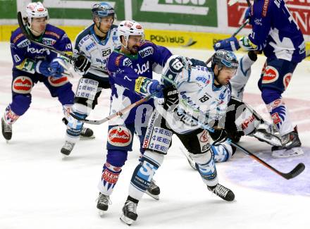 EBEL. Eishockey Bundesliga. EC VSV gegen EHC Liwest Black Wings Linz.  Klemen Pretnar,  (VSV),  Andrew Jacob Kozek (Linz). Villach, am 22.1.2015.
Foto: Kuess 


---
pressefotos, pressefotografie, kuess, qs, qspictures, sport, bild, bilder, bilddatenbank