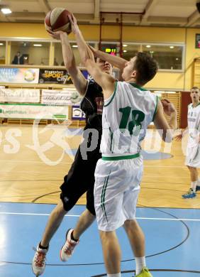 Basketball 2.Bundesliga 2014/15 Grunddurchgang 16.Runde. KOS Celovec gegen Woerthersee Piraten. Simon Pasterk,  (KOS Celovec), Martin Breithuber (Woerthersee Piraten). Klagenfurt, 24.1.2015.
Foto: Kuess
---
pressefotos, pressefotografie, kuess, qs, qspictures, sport, bild, bilder, bilddatenbank