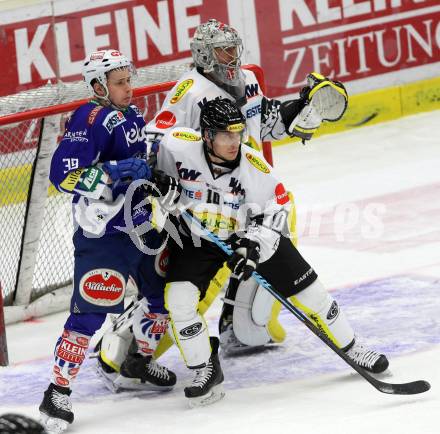 EBEL. Eishockey Bundesliga. EC VSV gegen Dornbirner Eishockey Club.  Patrick Platzer,  (VSV), Andy Sertich, LAWSON Nathan (Dornbirn). Villach, am 25.1.2015.
Foto: Kuess 


---
pressefotos, pressefotografie, kuess, qs, qspictures, sport, bild, bilder, bilddatenbank