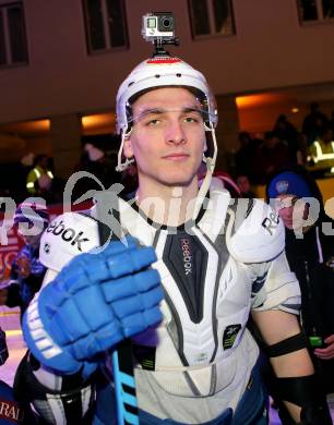 EBEL. Eishockey Bundesliga. Showtraining VSV. Marius Goehringer mit Helmkamera. Villach, am 6.2.2015.
Foto: Kuess
---
pressefotos, pressefotografie, kuess, qs, qspictures, sport, bild, bilder, bilddatenbank