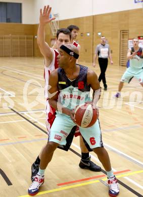 Basketball 2.Bundesliga 2014/15 Grunddurchgang 18.Runde. Villach Raiders gegen St. Poelten Dragons. Marrkus Gregory Carr, (Villach), Hannes Obermann  (St. Poelten). Klagenfurt, 7.2.2015.
Foto: Kuess
---
pressefotos, pressefotografie, kuess, qs, qspictures, sport, bild, bilder, bilddatenbank