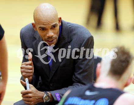 Basketball 2.Bundesliga 2014/15 Grunddurchgang 18.Runde. Villach Raiders gegen St. Poelten Dragons. Trainer Stacey Nolan (Villach). Klagenfurt, 7.2.2015.
Foto: Kuess
---
pressefotos, pressefotografie, kuess, qs, qspictures, sport, bild, bilder, bilddatenbank