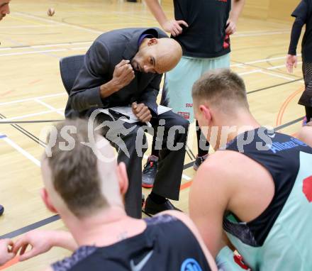 Basketball 2.Bundesliga 2014/15 Grunddurchgang 18.Runde. Villach Raiders gegen St. Poelten Dragons. Trainer Stacey Nolan (Villach). Klagenfurt, 7.2.2015.
Foto: Kuess
---
pressefotos, pressefotografie, kuess, qs, qspictures, sport, bild, bilder, bilddatenbank