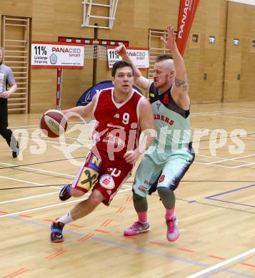 Basketball 2.Bundesliga 2014/15 Grunddurchgang 18.Runde. Villach Raiders gegen St. Poelten Dragons. Nino Gross, (Villach), Paul Radakovics (St. Poelten). Klagenfurt, 7.2.2015.
Foto: Kuess
---
pressefotos, pressefotografie, kuess, qs, qspictures, sport, bild, bilder, bilddatenbank