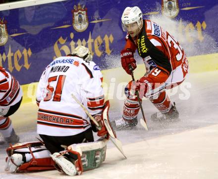 EBEL. Eishockey Bundesliga. KAC gegen HC TWK Innsbruck. Jean Francois Jacques,  (KAC), Adam Munro (Innsbruck). Klagenfurt, am 10.2.2015.
Foto: Kuess 

---
pressefotos, pressefotografie, kuess, qs, qspictures, sport, bild, bilder, bilddatenbank