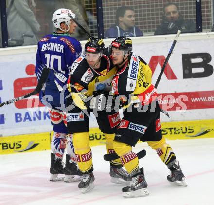 EBEL. Eishockey Bundesliga. EC VSV gegen UPC Vienna Capitals. Torjubel Danny Bois, Dustin Sylvester  (Caps). Villach, am 10.2.2015.
Foto: Kuess 


---
pressefotos, pressefotografie, kuess, qs, qspictures, sport, bild, bilder, bilddatenbank