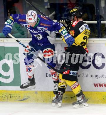 EBEL. Eishockey Bundesliga. EC VSV gegen UPC Vienna Capitals. Patrick Platzer, (VSV), Markus Schlacher  (Caps). Villach, am 10.2.2015.
Foto: Kuess 


---
pressefotos, pressefotografie, kuess, qs, qspictures, sport, bild, bilder, bilddatenbank