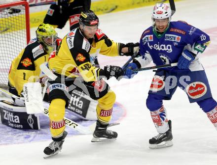 EBEL. Eishockey Bundesliga. EC VSV gegen UPC Vienna Capitals. Jason Krog,  (VSV), Florian Iberer (Caps). Villach, am 10.2.2015.
Foto: Kuess 


---
pressefotos, pressefotografie, kuess, qs, qspictures, sport, bild, bilder, bilddatenbank