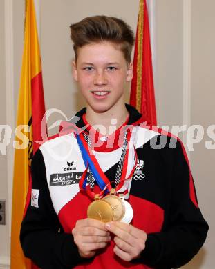 Nordische Kombination. Ehrung der Medaillengewinner bei der  Juniorenweltmeisterschaft und dem 12. EuropÃ¤ischen Olympischen Jugendfestival (EYOF 2015). Samuel Mraz. Klagenfurt, 10.2.2015.
Foto: Kuess
---
pressefotos, pressefotografie, kuess, qs, qspictures, sport, bild, bilder, bilddatenbank