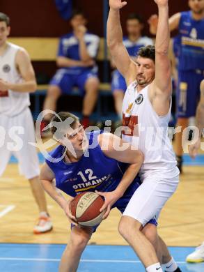 Basketball 2.Bundesliga 2014/15 Grunddurchgang 19.Runde. Woerthersee Piraten gegen Radenthein Garnets. Selmir Husanovic,  (Piraten), Luka Zavrsnik (Radenthein). Klagenfurt, 14.2.2015.
Foto: Kuess
---
pressefotos, pressefotografie, kuess, qs, qspictures, sport, bild, bilder, bilddatenbank