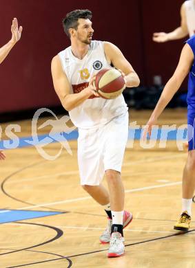 Basketball 2.Bundesliga 2014/15 Grunddurchgang 19.Runde. Woerthersee Piraten gegen Radenthein Garnets. Selmir Husanovic (Piraten). Klagenfurt, 14.2.2015.
Foto: Kuess
---
pressefotos, pressefotografie, kuess, qs, qspictures, sport, bild, bilder, bilddatenbank