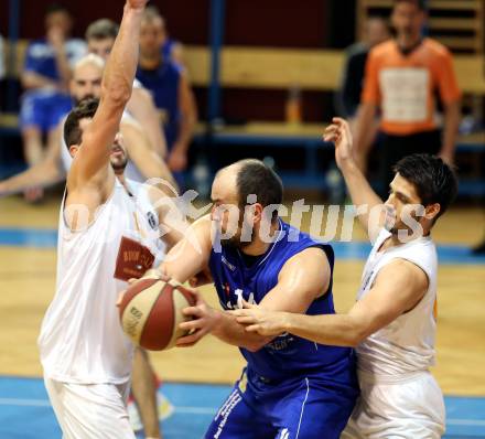 Basketball 2.Bundesliga 2014/15 Grunddurchgang 19.Runde. Woerthersee Piraten gegen Radenthein Garnets. Selmir Husanovoc,  (Piraten), Daniel Gspandl, Vjeran Soldo (Radenthein). Klagenfurt, 14.2.2015.
Foto: Kuess
---
pressefotos, pressefotografie, kuess, qs, qspictures, sport, bild, bilder, bilddatenbank