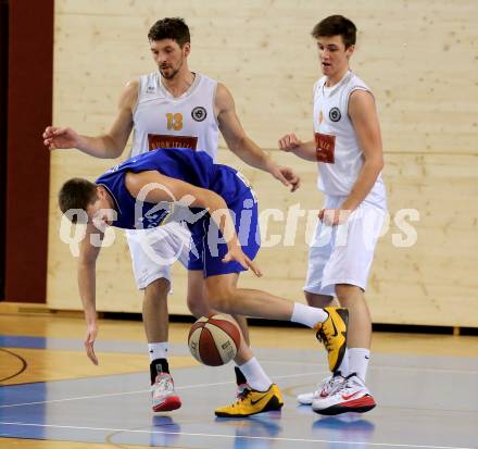 Basketball 2.Bundesliga 2014/15 Grunddurchgang 19.Runde. Woerthersee Piraten gegen Radenthein Garnets. Selmir Husanovic, Christof Gspandl,  (Piraten), Luka Zavrsnik (Radenthein). Klagenfurt, 14.2.2015.
Foto: Kuess
---
pressefotos, pressefotografie, kuess, qs, qspictures, sport, bild, bilder, bilddatenbank