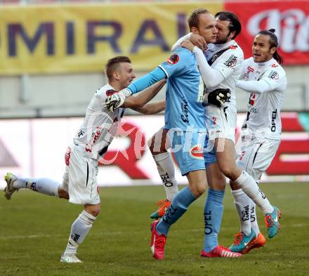 Fussball Bundesliga. RZ Pellets WAC gegen FK Austria Wien. Jubel ueber den  gehaltenen Elfmeter Manuel Kerhe, Alexander Kofler, Nemanja Rnic, Stephan Palla (WAC). Klagenfiurt, am 15.2.2015.
Foto: Kuess

---
pressefotos, pressefotografie, kuess, qs, qspictures, sport, bild, bilder, bilddatenbank