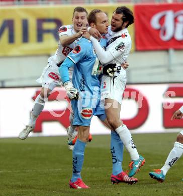 Fussball Bundesliga. RZ Pellets WAC gegen FK Austria Wien. Jubel ueber den  gehaltenen Elfmeter Manuel Kerhe, Alexander Kofler, Stephan Palla (WAC). Klagenfiurt, am 15.2.2015.
Foto: Kuess

---
pressefotos, pressefotografie, kuess, qs, qspictures, sport, bild, bilder, bilddatenbank