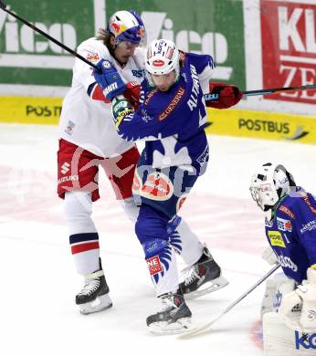 EBEL. Eishockey Bundesliga. EC VSV gegen EC Red Bull Salzburg. Mario Altmann  (VSV), Markus Poeck (Salzburg). Villach, am 17.2.2015.
Foto: Kuess
---
pressefotos, pressefotografie, kuess, qs, qspictures, sport, bild, bilder, bilddatenbank